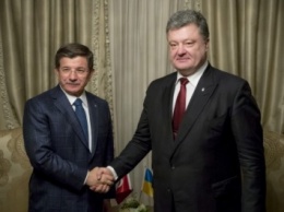 П.Порошенко обсудил с премьером Турции деоккупацию Крыма и агрессию РФ