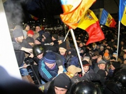 В ходе беспорядков у здания парламента Молдавии пострадали 15 человек