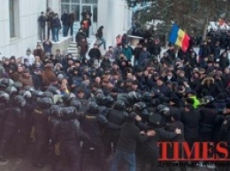 Молдову вновь потрясли антиправительственные выступления. Парламент захвачен!
