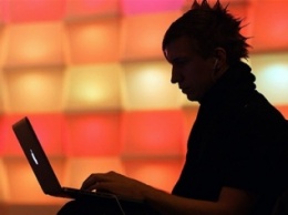 Украинский хакер признал вину во взломе 13 тыс. компьютеров для кражи банковских данных