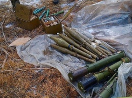 В лесополосе на Луганщине нашли тайник с гранатометами