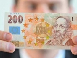 Возле метро "КПИ" торгуют фальшивыми евро?