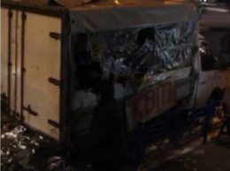 В Киеве возле метро "Минская" сгорел автокиоск с цветами