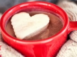 Сердечки из взбитых сливок - сладкое украшение для горячего какао!