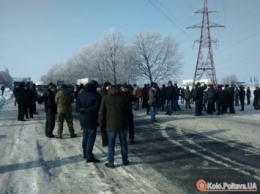 Участники АТО перекрыли движение на трассе Киев-Харьков