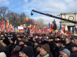 В Кишиневе проходит масштабный митинг против нового правительства