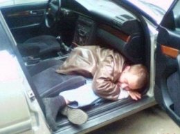 На Николаевщине поддатый мужчина «оккупировал» чужую машину