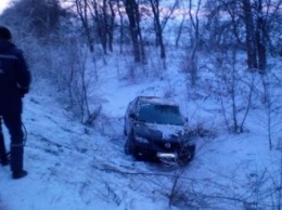 За сутки спасатели Днепропетровщины освободили из снежных заносов и кюветов 12 автомобилей