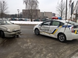 Во Львове полицейский автомобиль устроил ДТП(ФОТО)