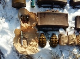В Донецкой обл. обнаружили тайник с минами, патронами и тротиловыми шашками