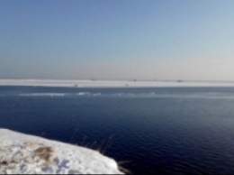 На Дальнем Востоке России 40 человек и 28 автомобилей унесло в Татарский пролив на льдине