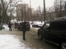 В центре Киева произошло дерзкое ДТП: виновник столкновения 20 раз нанес ножевые ранения женщине-водителю