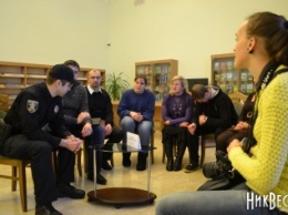 Полицейские в неформальной обстановке ответили на вопросы жителей Николаева