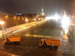 Ночью в Москве полиция "зачистила" Красную площадь. В Кремле работал реанимобиль