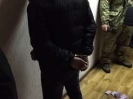 Киевский чиновник задержан за взятку в 25 тысяч гривен