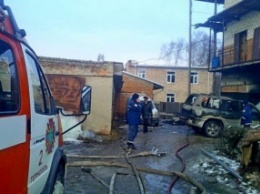 В Тернопольской обл. в результате пожара в гаражном кооперативе пострадали 2 человека