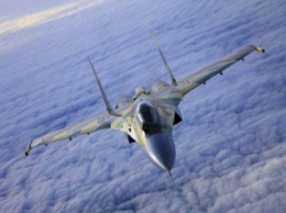 Российский истребитель Су-27 сблизился самолетом-разведчиком США в "небезопасной и непрофессиональной" манере