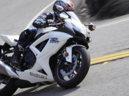 Suzuki отзывает во всем мире 68 344 мотоциклов и скутеров