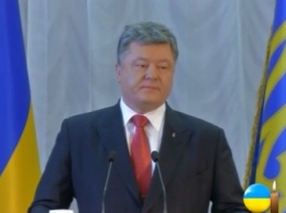 Порошенко: Из досадного и болезненного милитарного поражения Круты стали источником национальной непобедимости