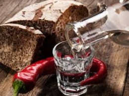 "Алкоголь – зло, и к тому же дорогое": в этом году цена на водку вырастет еще на 15 грн за бутылку