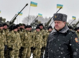Порошенко пообещал, что у Украины больше не будет пацифистских иллюзий