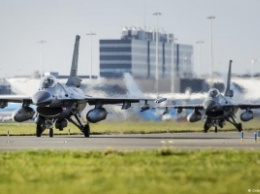 Нидерланды будут участвовать в бомбардировках ИГ в Сирии