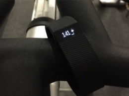 Обзор умного фитнес-браслета Fitbit Charge HR