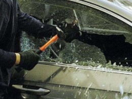 На Николаевщине участились кражи из авто. Причем иногда воров не смущает, что внутри машины может находиться человек