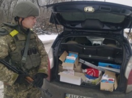 В Донецкой обл. через блокпост пытались провезти несколько сотен стартовых пакетов мобильной связи