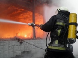 Площадь пожара в универмаге Ужгорода достигла 1 тыс. кв. м, - ГосЧС