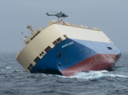 К берегам Франции приближается неуправляемое грузовое судно