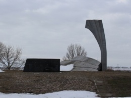 На Николаевщине уникальный памятник из фильма "Трактористы" может попасть под декоммунизацию