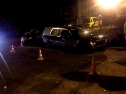 Во Львове работник автосервиса угнал катафалк и попал в ДТП