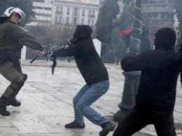 Забастовка в Афинах переросла в столкновения с полицией