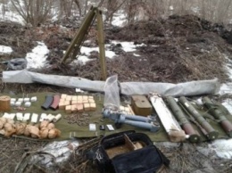 Два тайника с оружием и боеприпасами обнаружили на Донбассе