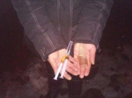 В Днепропетровске посреди улицы торговали опием