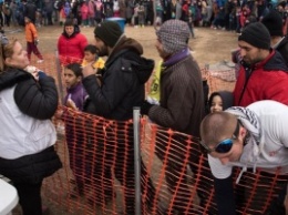 Де Мезьер призвал быстрее выдворять беженцев из Греции в Турцию