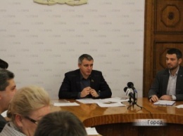 Сенкевич представил своего внештатного советника, который будет менять систему власти в городе