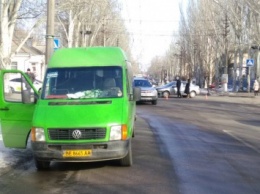 В Николаеве неработающий светофор стал причиной столкновения маршрутки и "Опеля"