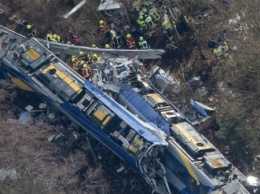 В обломках разбившихся в Германии поездов найдено тело 9 погибшего, - полиция