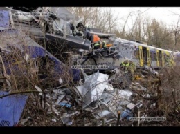 Масштабная ж/д катастрофа в Германии: столкнулись два пассажирских поезда - погибли 9 человек. ФОТО