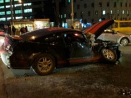 В Киеве в лобовом столкновении Ford Mustang и маршрутки пострадали шесть человек