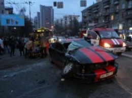 ДТП в Киеве: Ford Mustang врезался в маршрутку - пострадали 6 человек. ФОТО