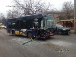 ДТП в Одессе: на Пересыпи Neoplan протаранил маршрутку. ФОТО