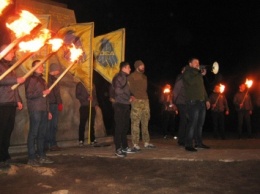 В Запорожье "Азов" факелами почтил память погибших в АТО