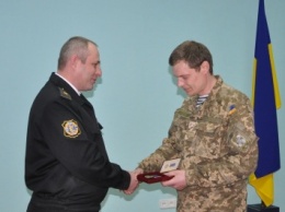 Николаевский морской пехотинец получил медаль за мужество при обороне Широкино