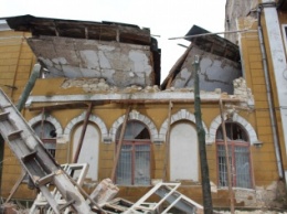 Здание возле школы фехтования все-таки рухнуло