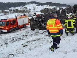 Во Франции грузовик столкнулся со школьным автобусом, 6 детей погибло
