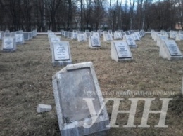 С могил неизвестных солдат в Хмельницком похитили 7 мемориальных плит