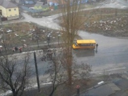 В Николаеве маршрутка потеряла колесо на полном ходу